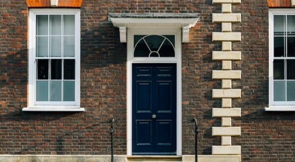 exterior-view-british-townhouse-facade_53876-147693