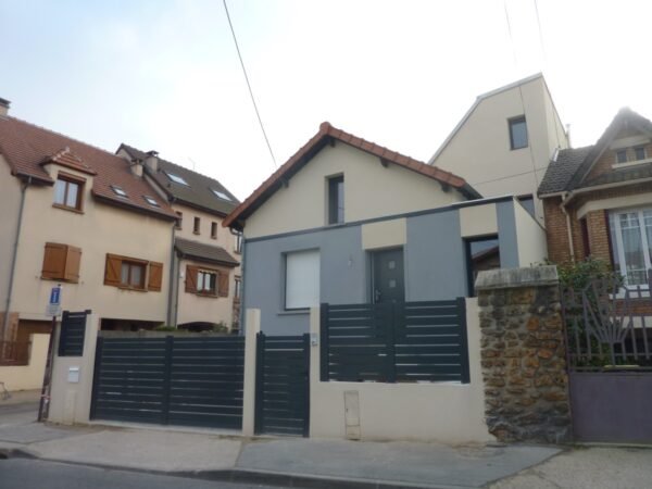 Photo-APRÈS-de-la-maison-initiale-prise-de-lextérieur-côté-rue